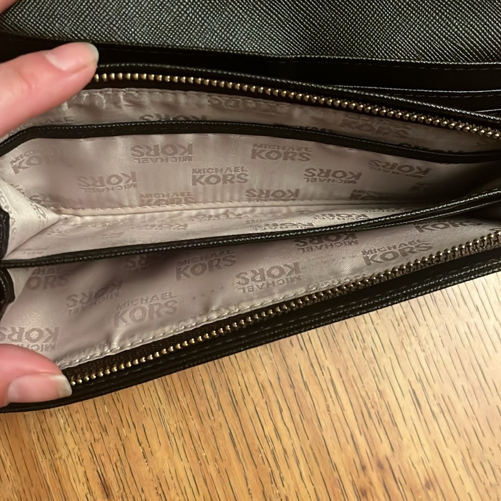 EUC Michael Kors Snap Wallet - Picture 4 of 6